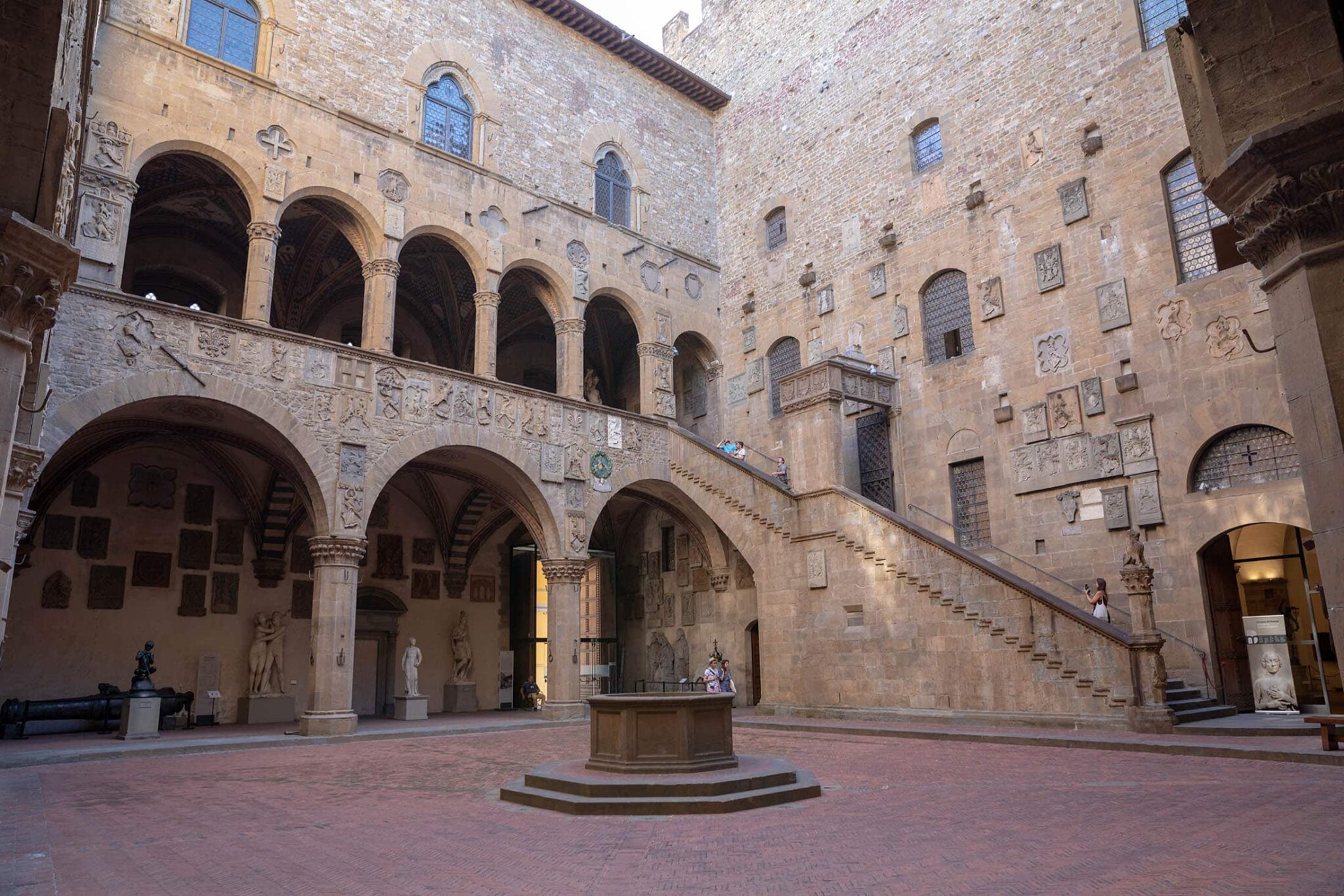 Bargello: Edificio medieval y museo renacentista en Florencia