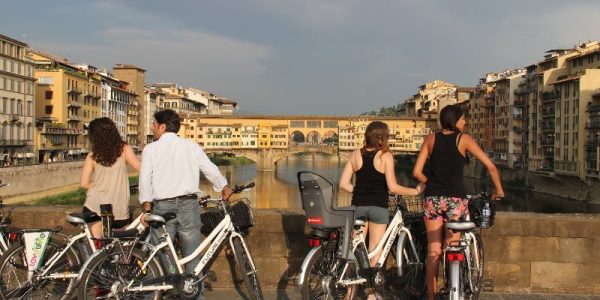 -9RVRXP-Tour-en-bicicleta-en-Florencia